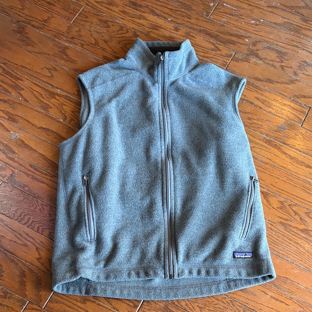 Patagonia Men’s Slate Gray Fleece Zip Vest